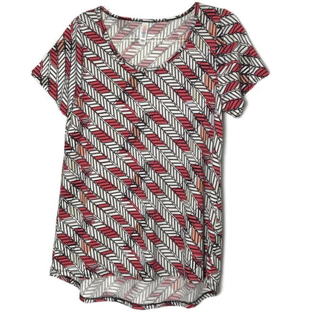 🔥4/25 Lularoe Printed Classic Tee. Size Large